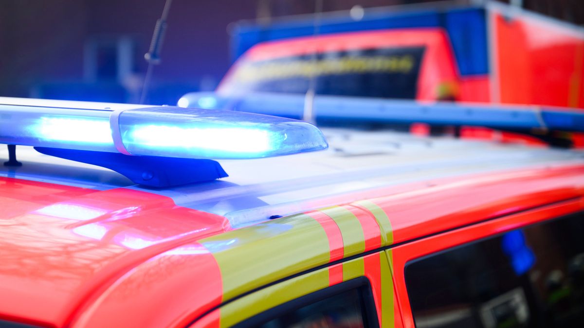 Burkardroth: Frau muss niesen und fährt mit Auto in Lkw