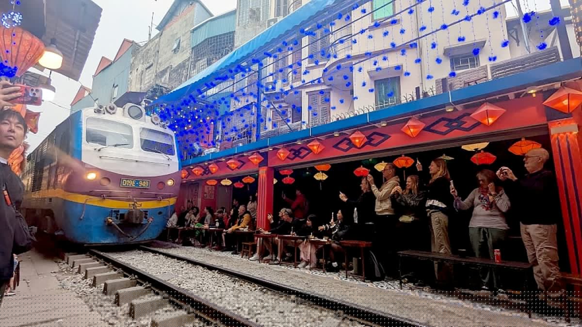 Going Places: Unexpected Delights in Hanoi on Discovery Bicycle Tours’ 12-Day Vietnam Trip