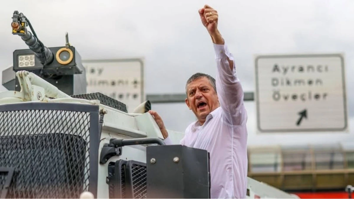 Özgür Özel, CHP'den istifa etti