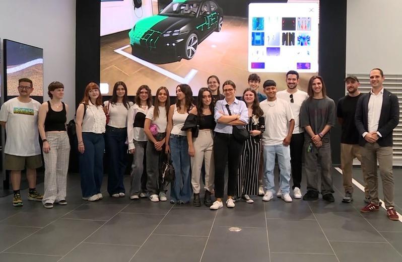 Design, studenti geniali. I talenti del Nid rivestono la Macan elettrica. Al lavoro per Porsche