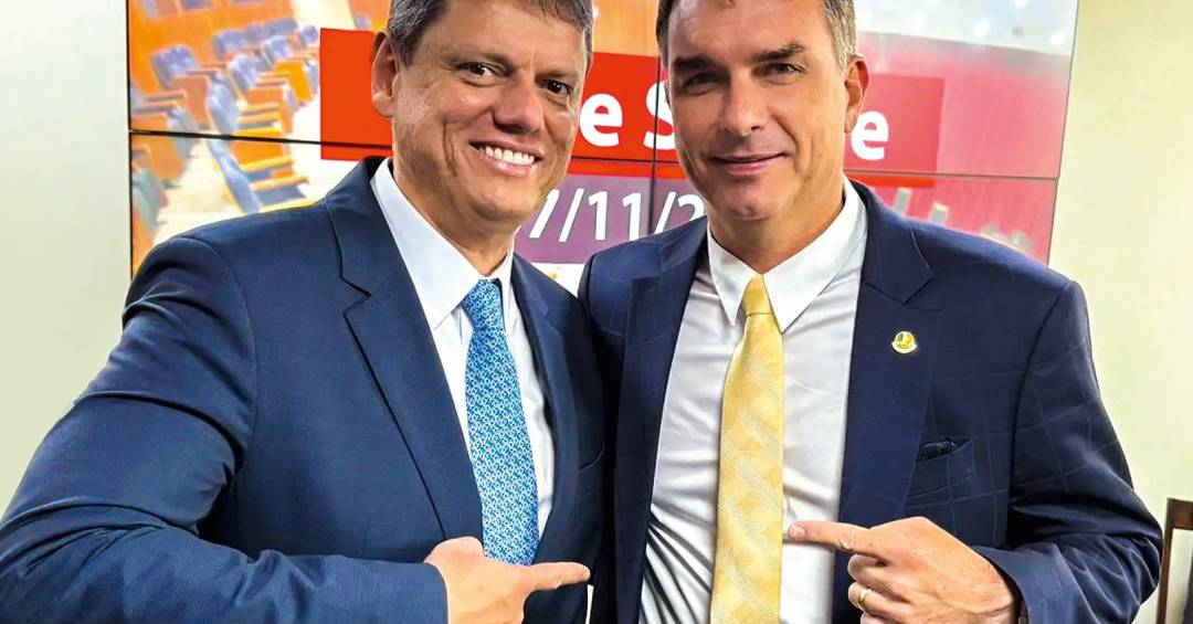 Paz entre Flávio e Michelle vai colocar mais pressão sobre Tarcísio