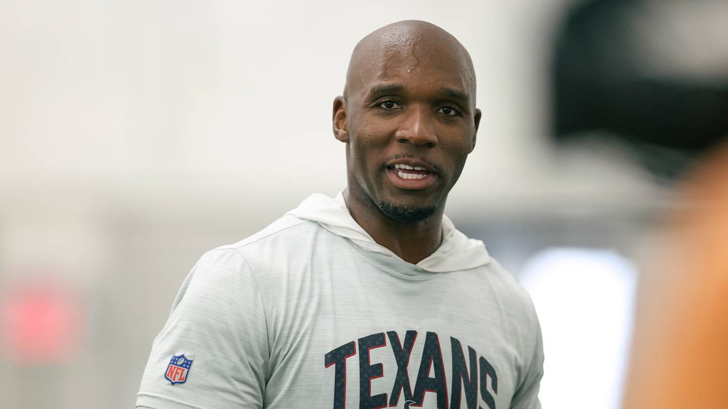 Texans' DeMeco Ryans Says One WR Keeps Making Wow Plays at Camp