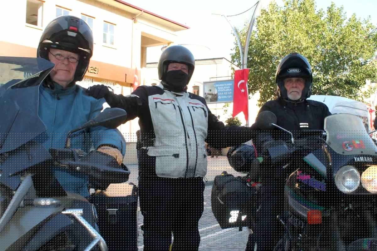 İsviçreli Motosiklet Tutkunları Bayburt'u Keşfetti