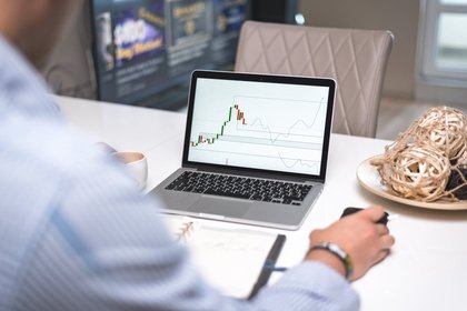 Hedge Fund and Insider Trading News: Michael Hintze, Ken Griffin, Cliff Asness, Scott Bessent, Berkshire Hathaway, Balyasny Asset Management, Bridgewater Associates, Sprott Focus Trust Inc (FUND), Repositrak Inc (TRAK), and More
