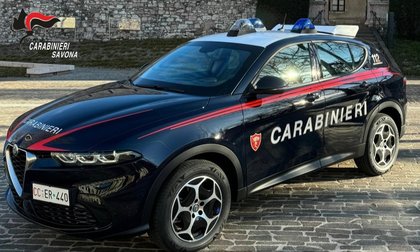 Valleggia, ladri rubano dentro le auto: arraffate due borse