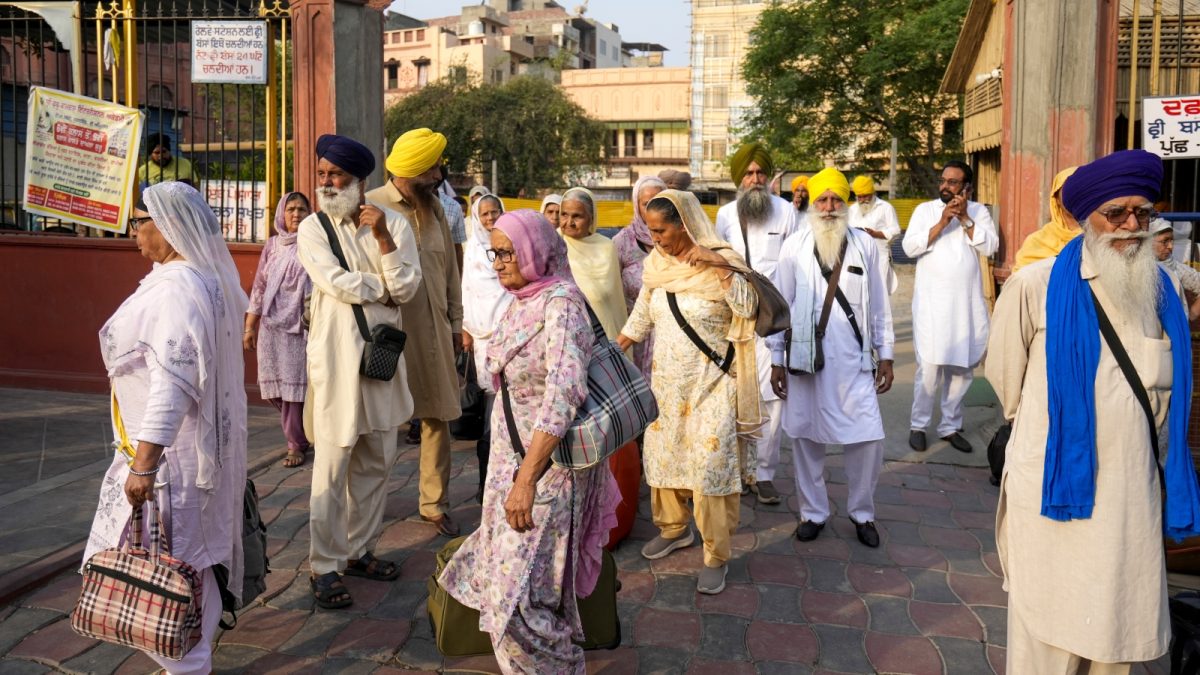 Govt Allows Sikh Jathas To Visit Pakistan For Guru Nanak's Prakash Purab