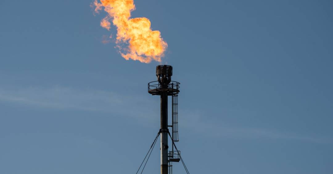 Petróleo passa dos US$ 90 após houtis falar de bloqueio naval contra a Arábia Saudita