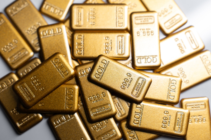 Gold hits new high, oil rises as Iran tensions rekindle