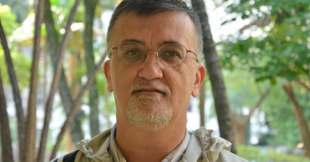 ‘Todo governo prepotente usa Deus no discurso’, diz vencedor do Jabuti
