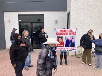 Detienen a la esposa del presunto defraudador de empleados y jubilados del IMSS