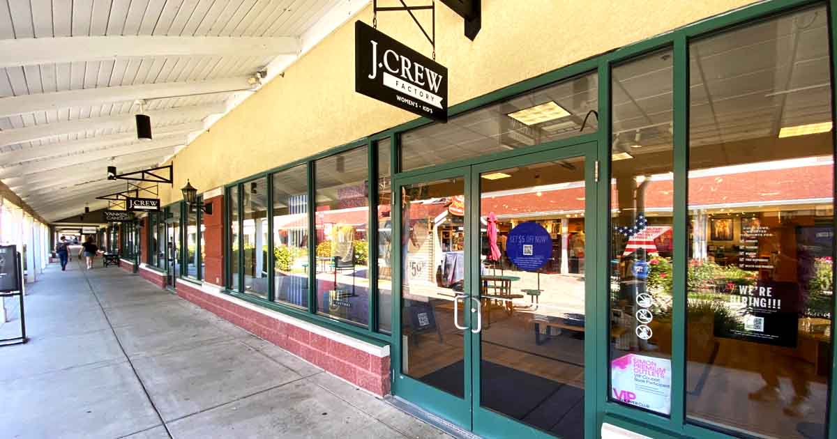 This Outlet Mall In Connecticut Has Deals So Good, You’ll Need A Bigger Trunk