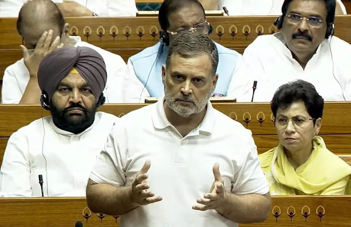 Rahul targets Shah over police action against student protesters