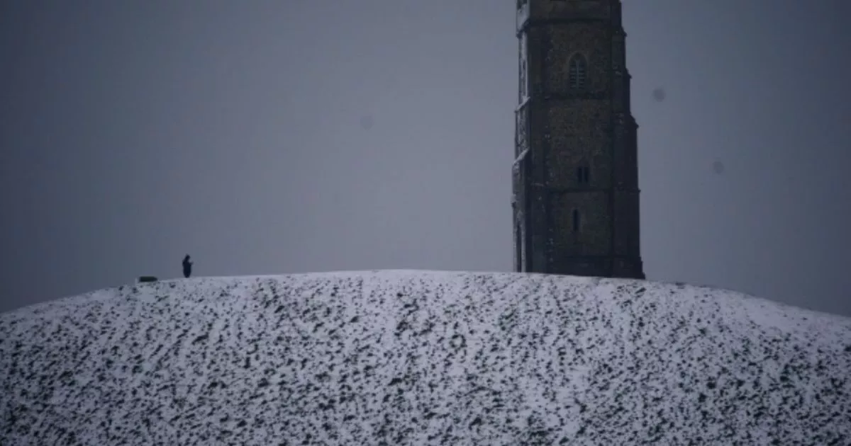 UK snow 'to be heavier than expected' with '5cm per hour' on way