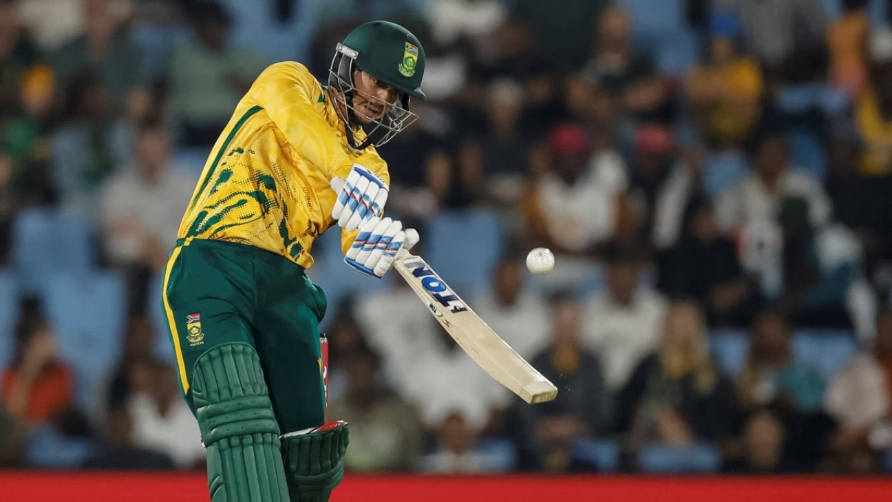 De Kock's blazing century lights up South Africa's barnstorming chase