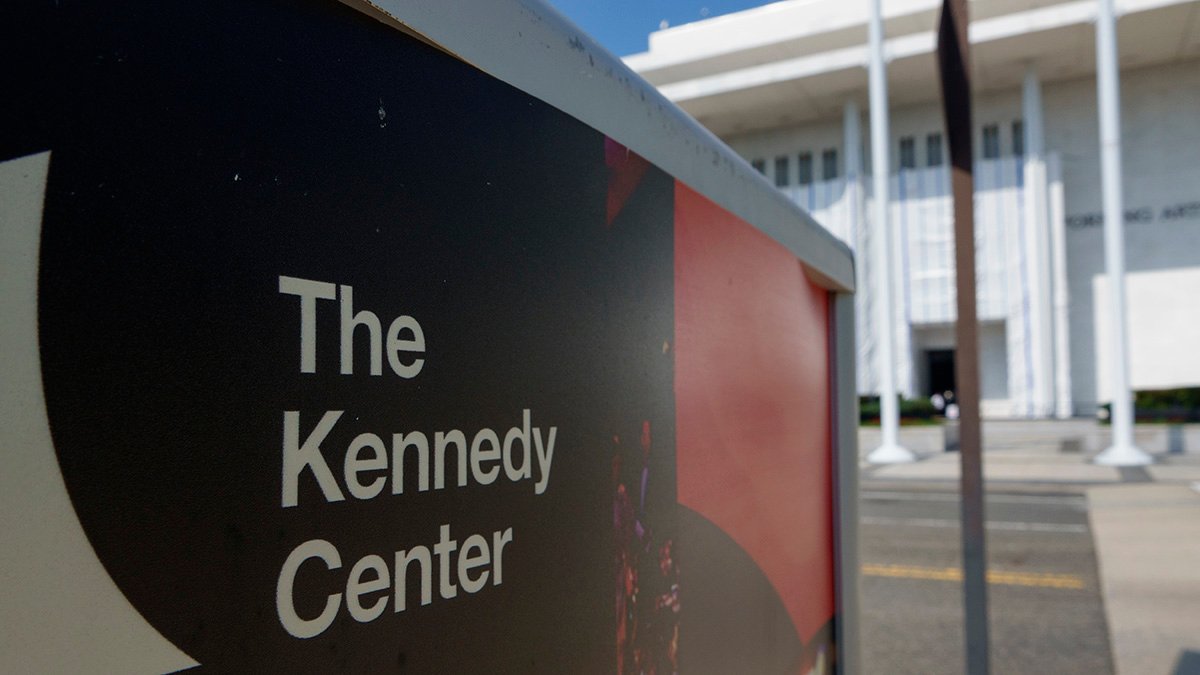 Judge finds Kennedy Center owes musician $250,000 in legal fees