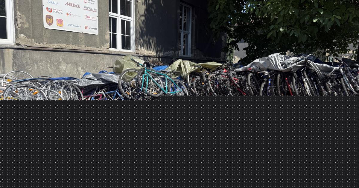 Z Ostravy až do Gambie. Zhruba 500 jízdních kol posílá nezisková organizace dětem do Afriky (audio)
