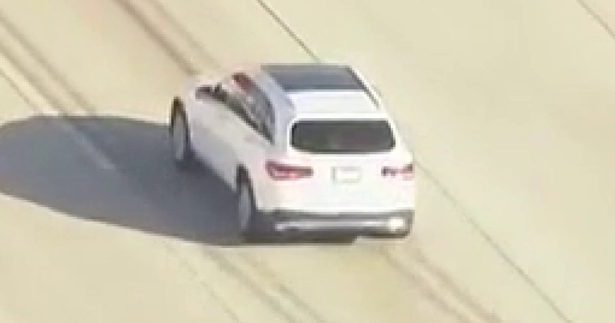 Suspect possibly armed with gun leads police chase across Los Angeles