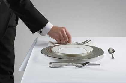 Miss Manners: Invited guests, who don’t RSVP but show up anyway, cause a stir