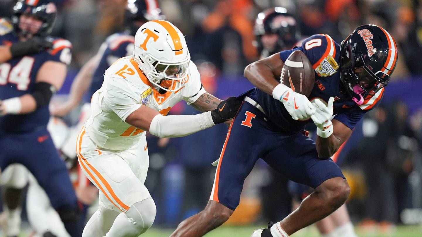 Rising Tennessee LB suffers torn ACL in gut-punch fall camp injury for Josh Heupel