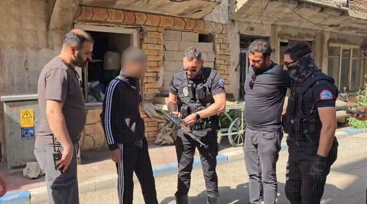 Erzurum'da kar maskeli silahlı şahıs paniği: 3D yazıcıyla yapılmış oyuncak çıktı