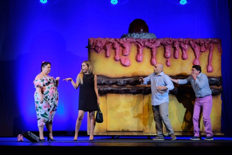 Marco Cavallaro al Roma Teatro di Cerignola con “Un amore di peso”