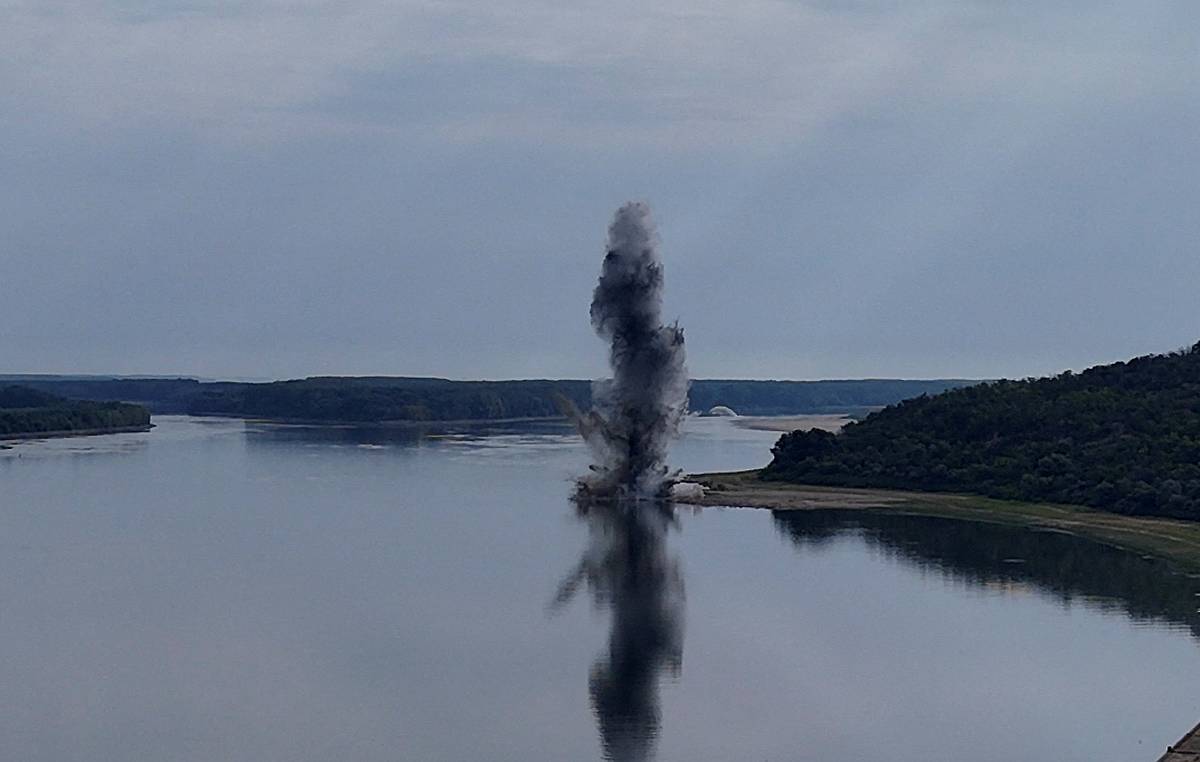 FACTBOX: Danube River's low water level and effect on nuke plants in Hungary, Romania