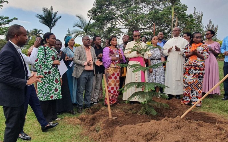 DR Congo’s Bukavu Archdiocese, Rwanda’s Cyangugu Diocese Mark International Peace Day with Joint Tree Planting