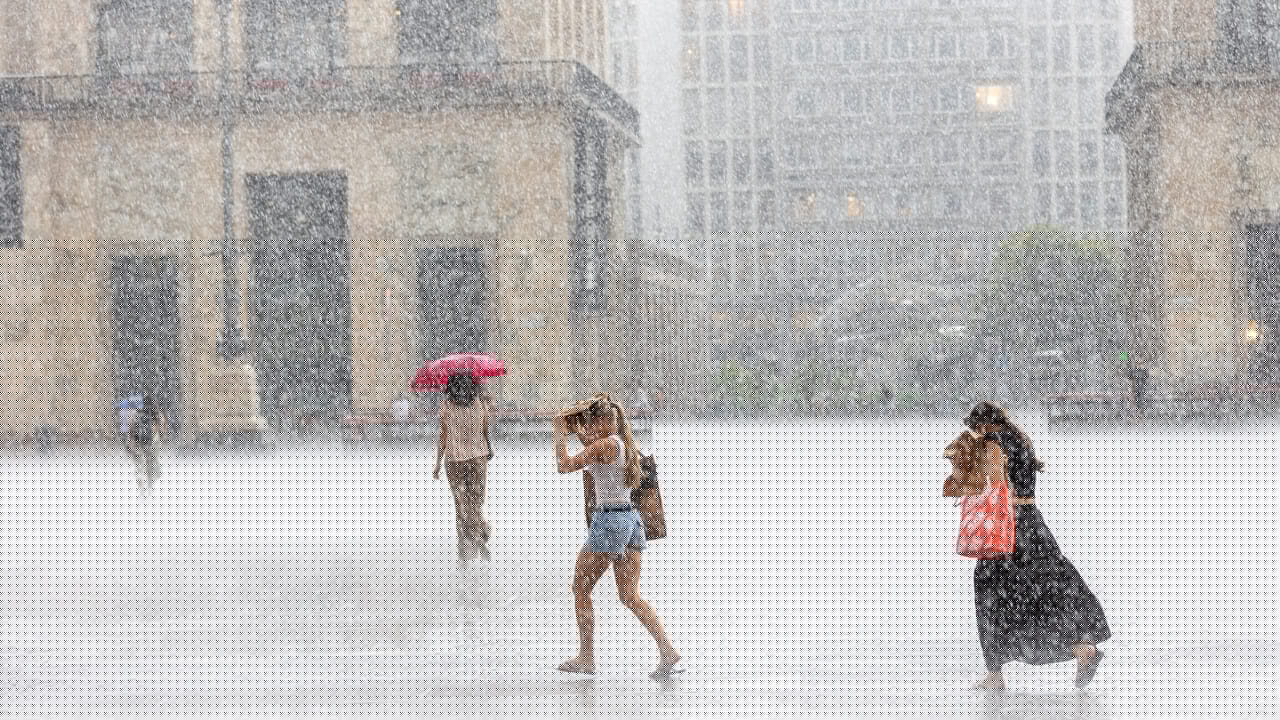 Caldo, afa e notti tropicali, poi cambia tutto: a Milano attesa la pioggia e il crollo delle temperature (fino a 19 gradi)