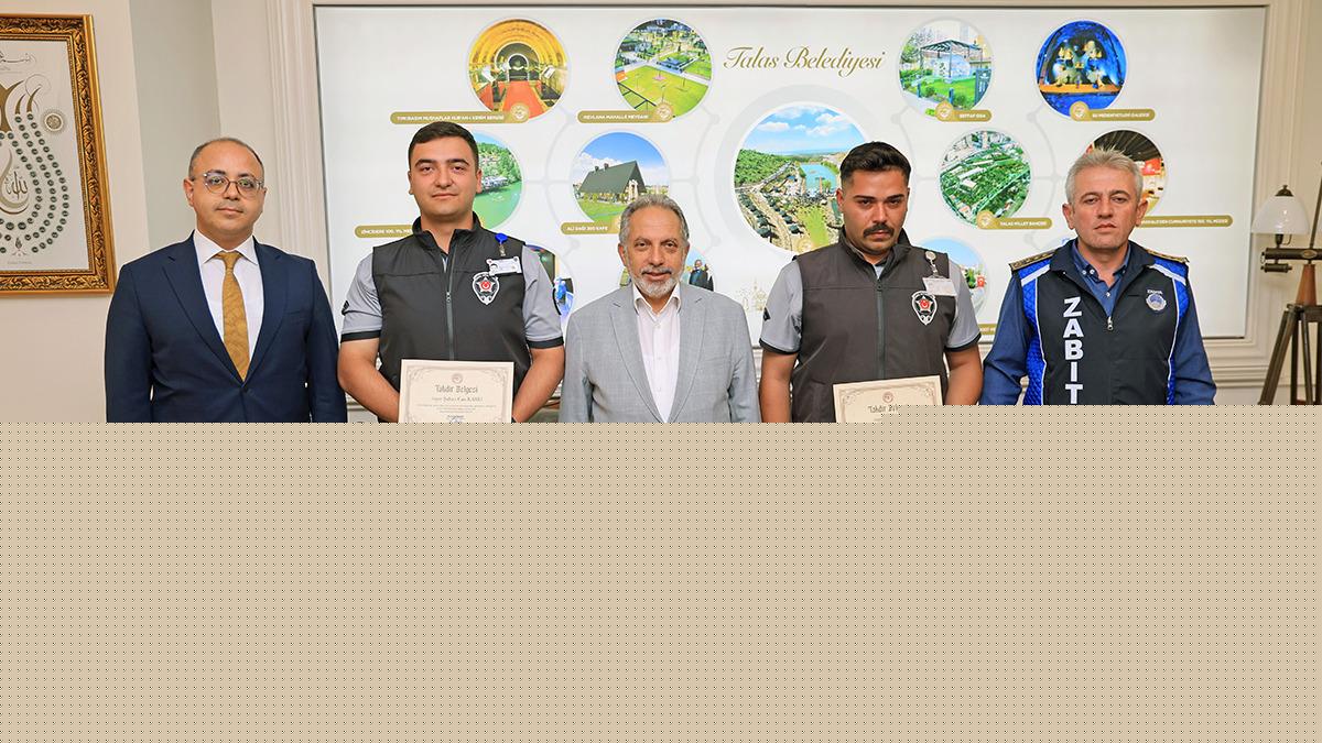Buldukları çantada 700 bin TL'lik altın ve döviz çıktı: Ödül geldi