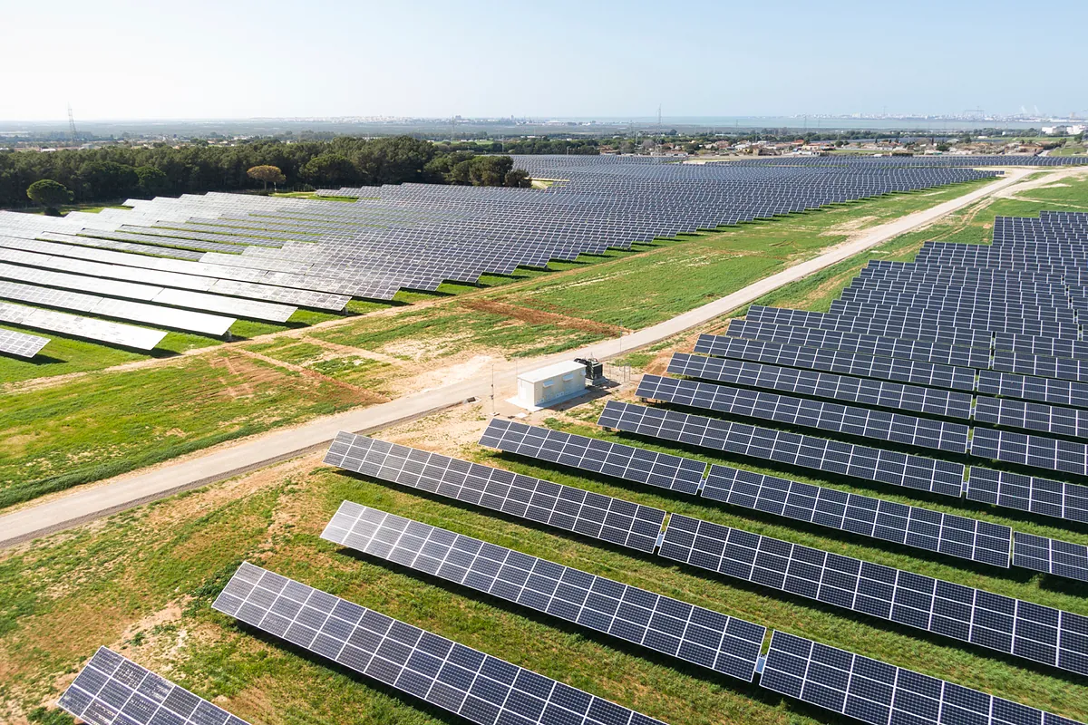 Un tribunal de EEUU ordena a España pagar 290 millones a NextEra por el mayor laudo renovable