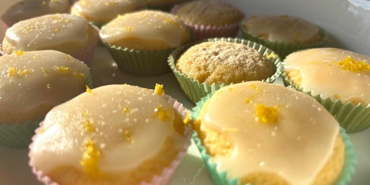 In einem Haps vernascht: Diese Mini-Zitronenmuffins sind das perfekte Rezept für den Sommer
