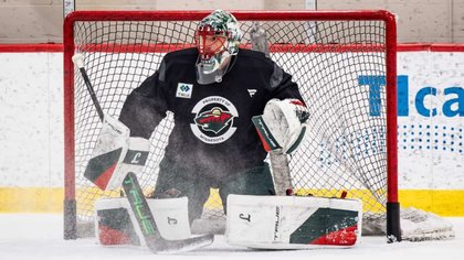 Marc-André Fleury saute sur la patinoire avec le Wild