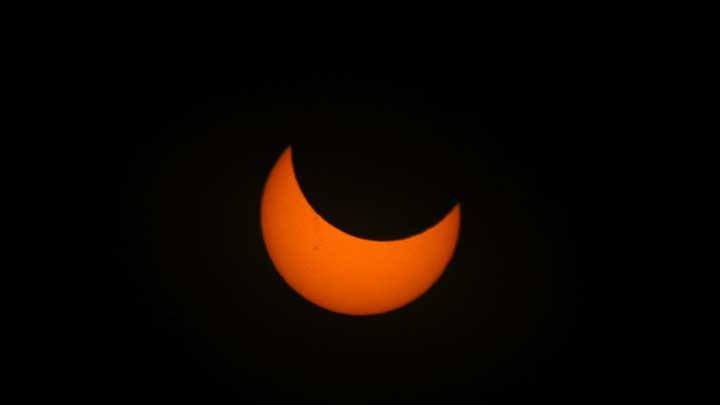 UK to See Best Solar Eclipse Since 1999 as Moon Covers Up to 96% of Sun