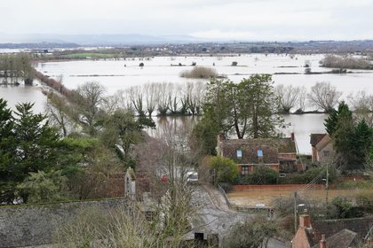 UK weather: Floods set to worsen as heavy rain brings more travel disruption