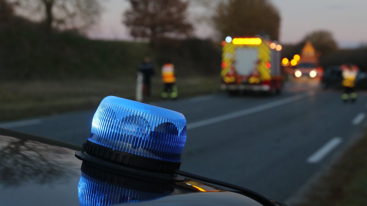 Elle s’assoupit au volant de sa voiture dans l’Aude et percute lourdement un motard de 73 ans qui arrivait en face