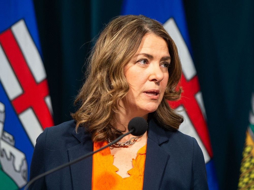 Bell: A frustrated Danielle Smith wants Alberta teachers back at the bargaining table