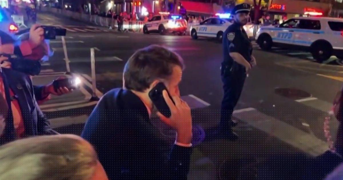 Macron rings Trump for help after New York police block his car in the street