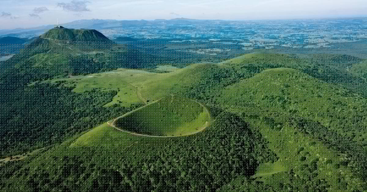 Chaîne des Puys - Limagne fault tectonic arena