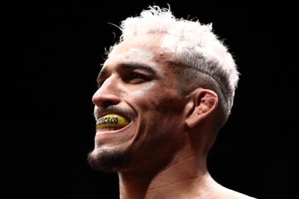 Charles Oliveira open to slugfest with Max Holloway in UFC 326 headliner