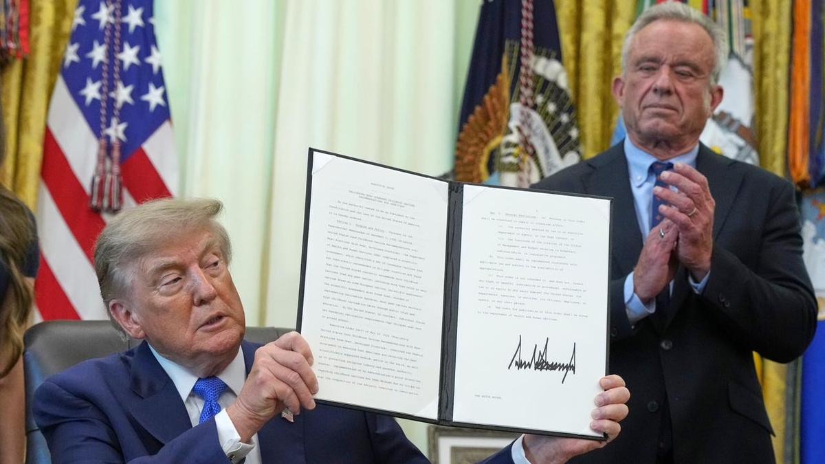 Trump signs order to reduce US vaccine schedule