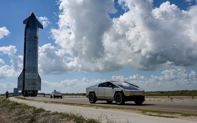 Elon Musk's SpaceX said to consider merger with Tesla, Bloomberg News reports