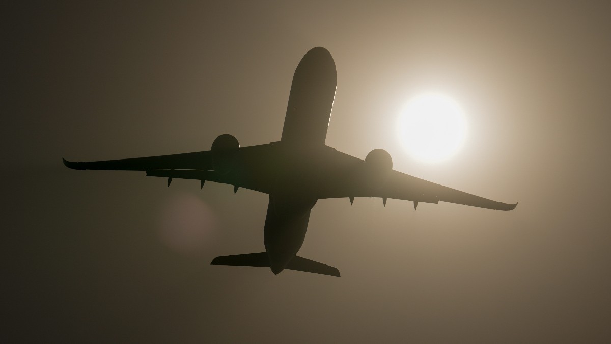 “Non voleva allacciare la cintura di sicurezza”: bambino si rifiuta di stare seduto in aereo e il volo viene cancellato