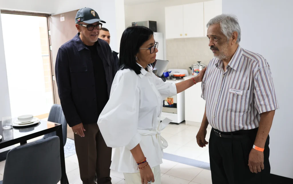Venezuela Delivers First 200 Homes to Earthquake-displaced Families
