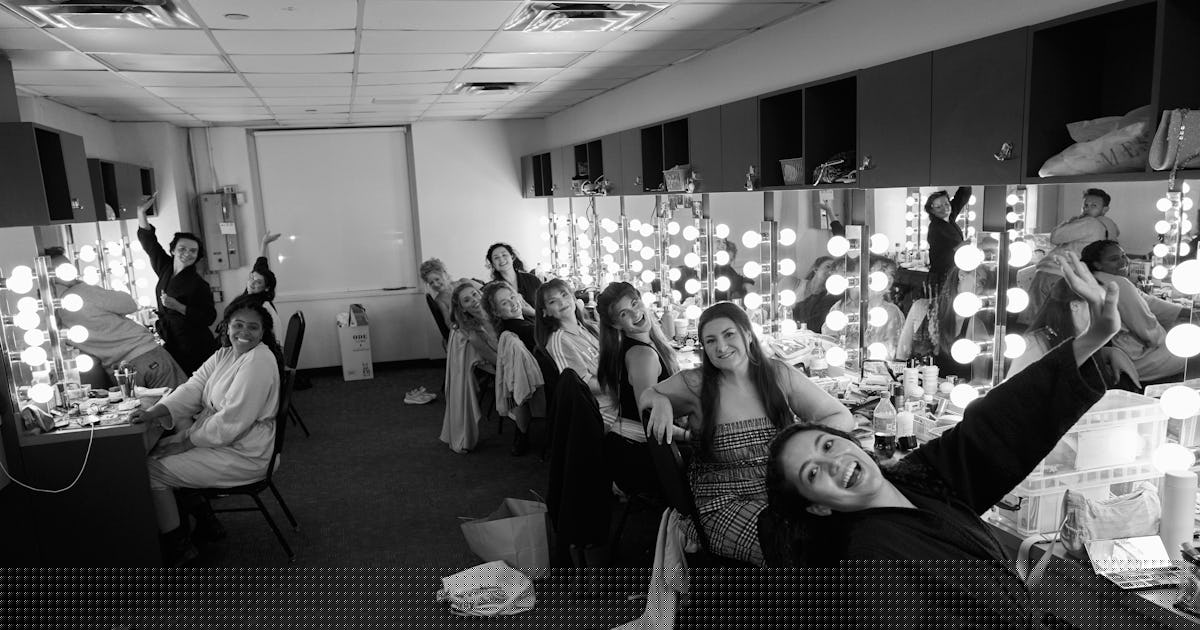 'Les Misérables: The Arena Concert Spectacular' Photos Take You Backstage