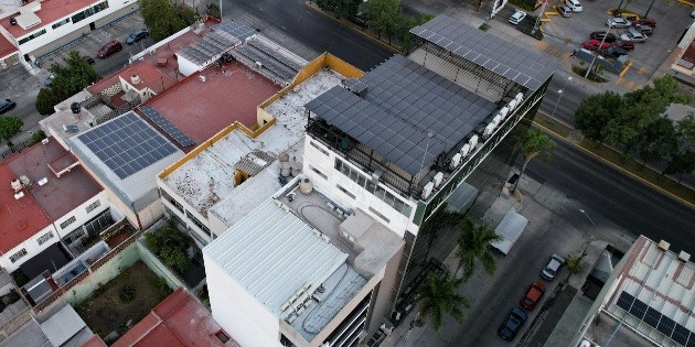 Instalar paneles solares en casa cuida el medio ambiente y te permite ahorrar dinero