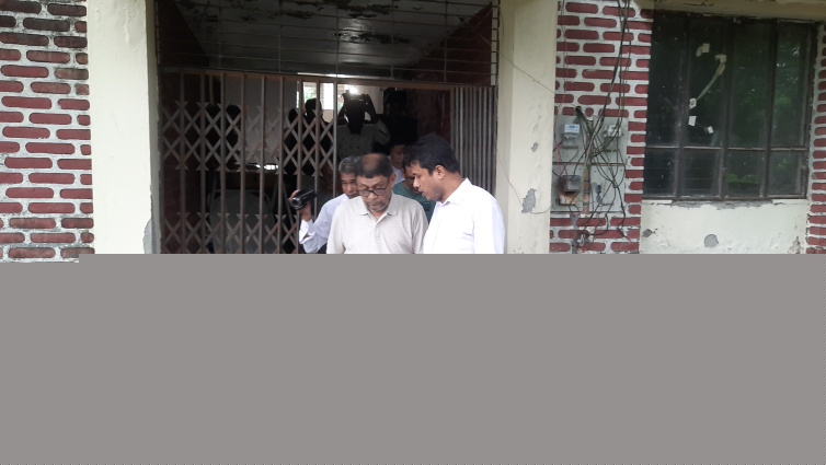 <a href="https://www.thedailystar.net/news/healthcare/news/health-minister-finds-gross-irregularities-during-surprise-visits-3-bagerhat-hospitals-4232226" hreflang="en">Health minister finds gross irregularities during surprise visits to 3 Bagerhat hospitals</a>