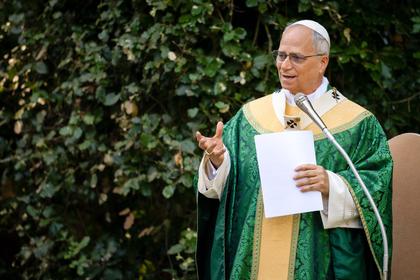 Pope Leo prays for conversion of those resisting climate action at new Mass