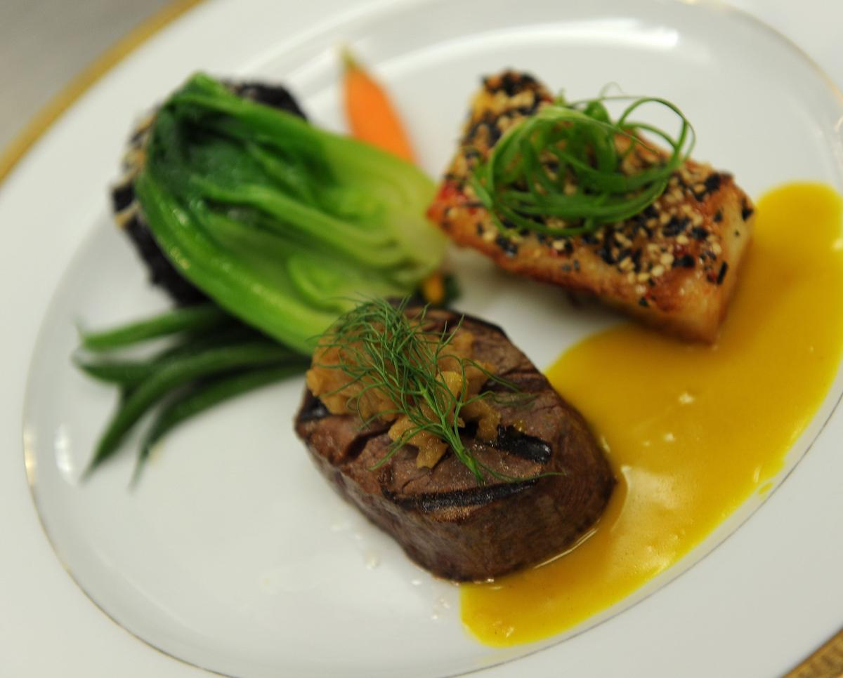 Celeb-Favorite New York Steakhouse Closes After Nearly 100 Years