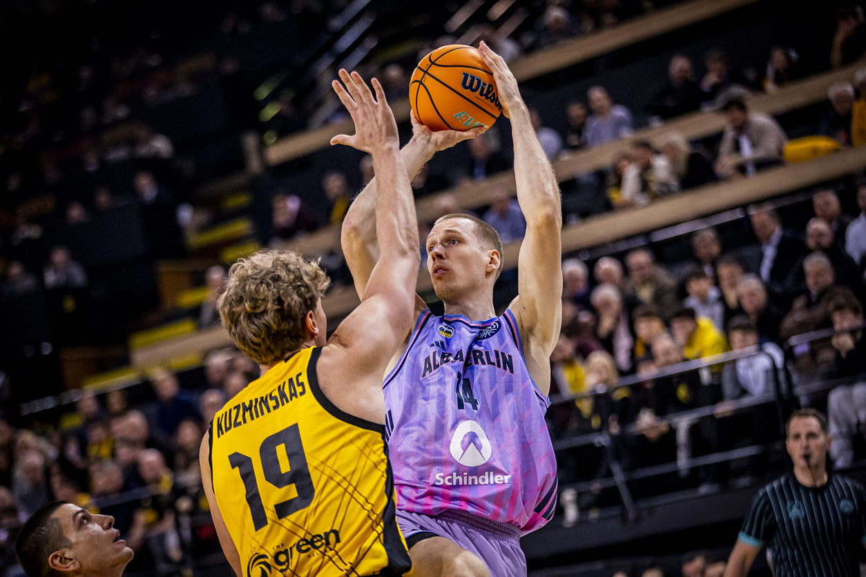 Trijų lietuvių akistatoje FIBA čempionų lygoje pergalę šventė AEK komanda