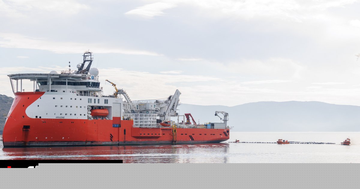 Πρεμιέρα της ηλεκτρικής διασύνδεσης της Σαντορίνης -«Στην πρίζα» εντός 2026 όλες οι Κυκλάδες